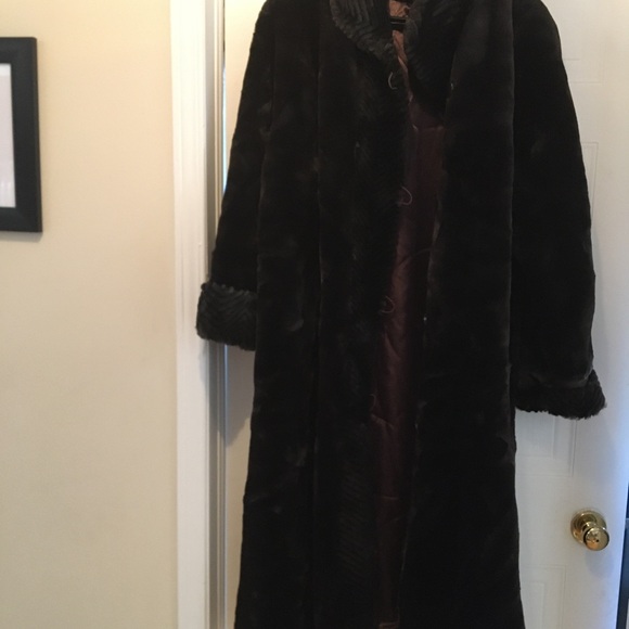 Gorgeous Fur coat⭐️⭐️ - Picture 2 of 5